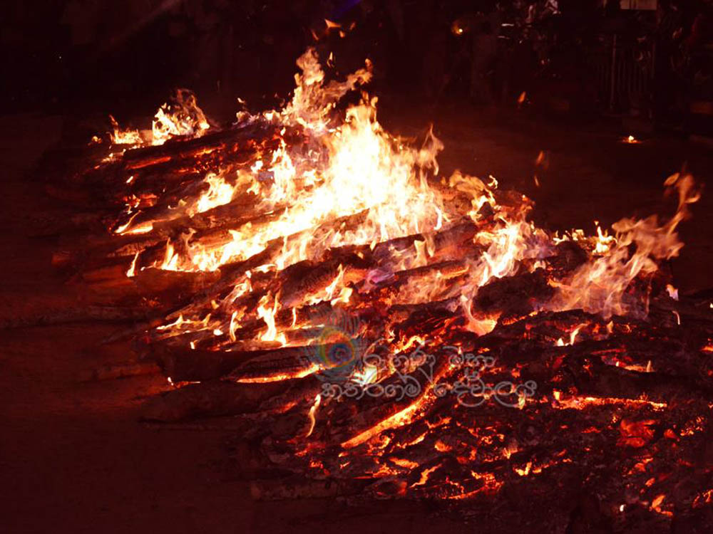 firewalking kataragama2017